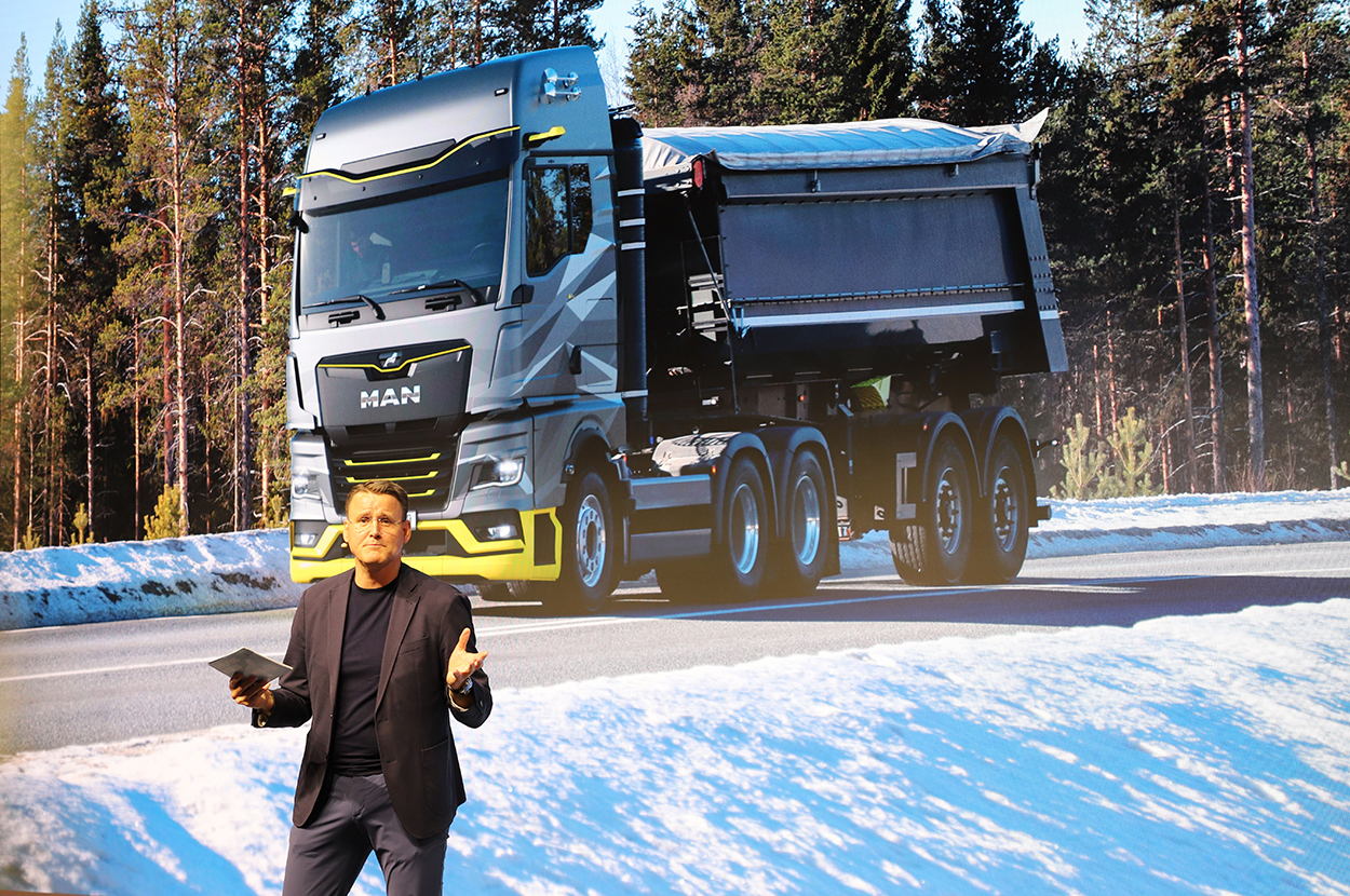 Alexander Vlaskamp, CEO MAN Trucks, poseert voor de hTGX