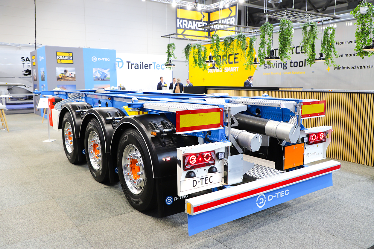 D-Tec trailers toonde een 3-assig containerchassis.